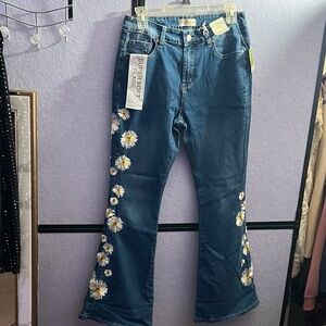 BAMBOO Blue Jeans with Daisy Embroidery
14X40 long  Size 13 PS10